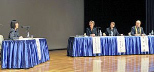 意見を交わすパネリストら