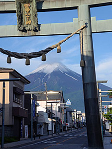 富士山と金鳥居