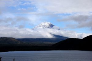 富士山ようやく初冠雪