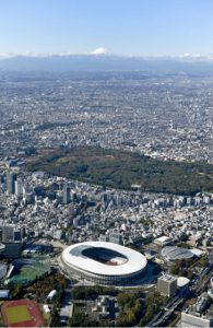 富士山望む「聖地」上空
