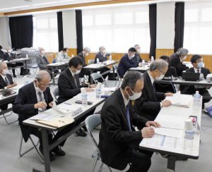 富士山の利用者負担などについて協議した作業部会＝富士吉田合同庁舎