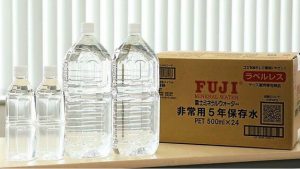 販売を開始したラベルレスボトルの非常用保存水