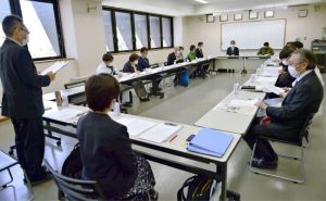 本年度の事業計画などを承認した常任実行委員会＝富士河口湖・県立富士山世界遺産センター